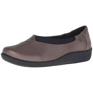 Clarks Womens Sillian Jetay Distressed Round Toe Loafers