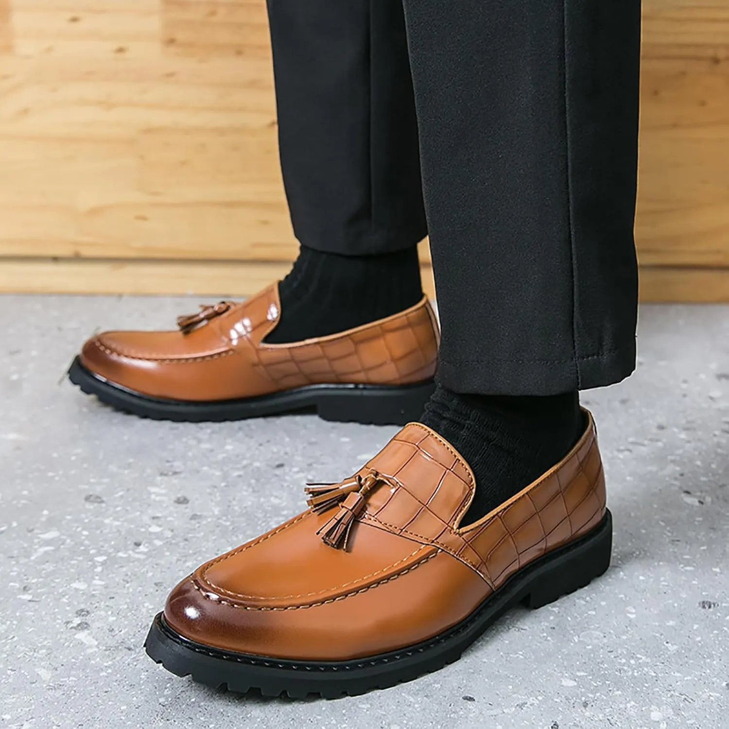 Men's Leather Platform Slip On Tassel Loafers Luxury Splicing Round Toe Lug Sole Non-Slip Dress Party Leather Shoes for Business Work Wedding Casual