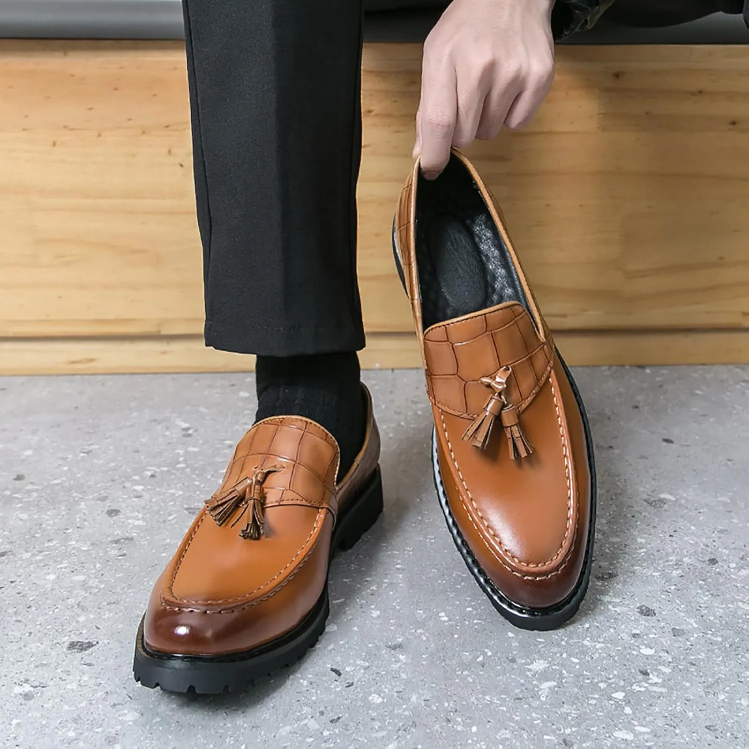 Men's Leather Platform Slip On Tassel Loafers Luxury Splicing Round Toe Lug Sole Non-Slip Dress Party Leather Shoes for Business Work Wedding Casual