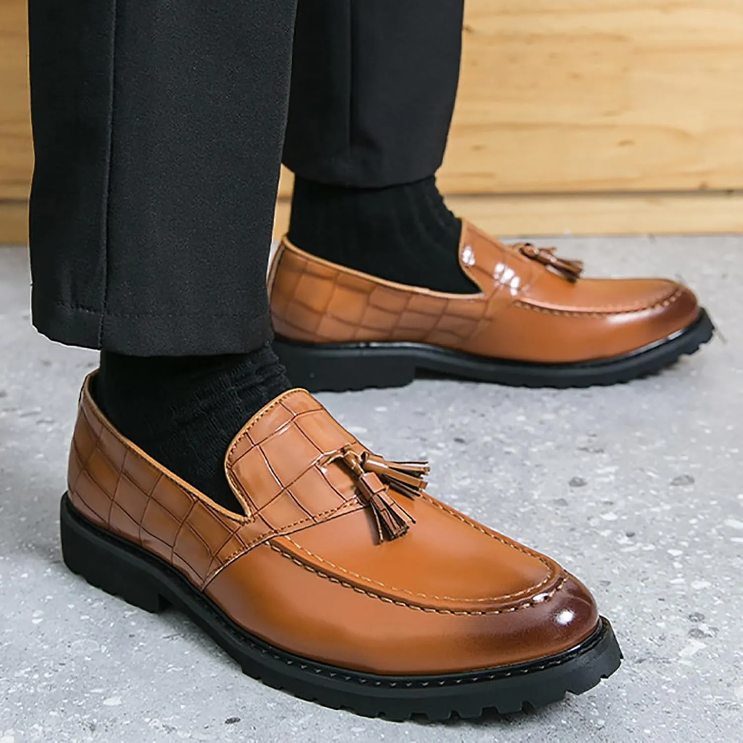 Men's Leather Platform Slip On Tassel Loafers Luxury Splicing Round Toe Lug Sole Non-Slip Dress Party Leather Shoes for Business Work Wedding Casual