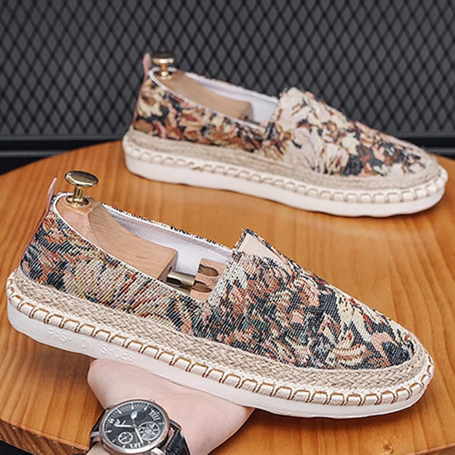 New Men's Shoes One Footed Lazy Man Casual Fisherman Shoes Embroidered Floral Casual Cloth Shoes Mens Wide Shoes Casual