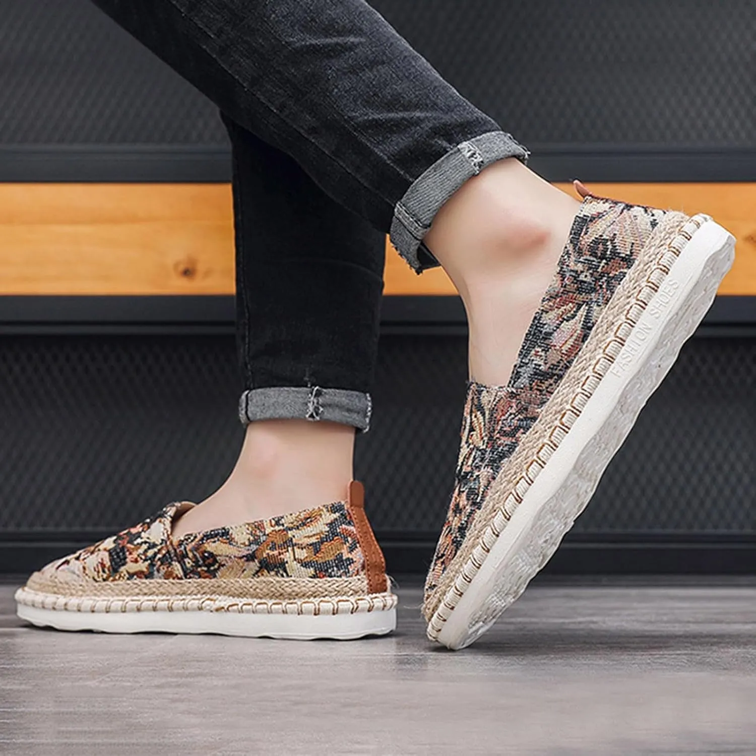 New Men's Shoes One Footed Lazy Man Casual Fisherman Shoes Embroidered Floral Casual Cloth Shoes Mens Wide Shoes Casual
