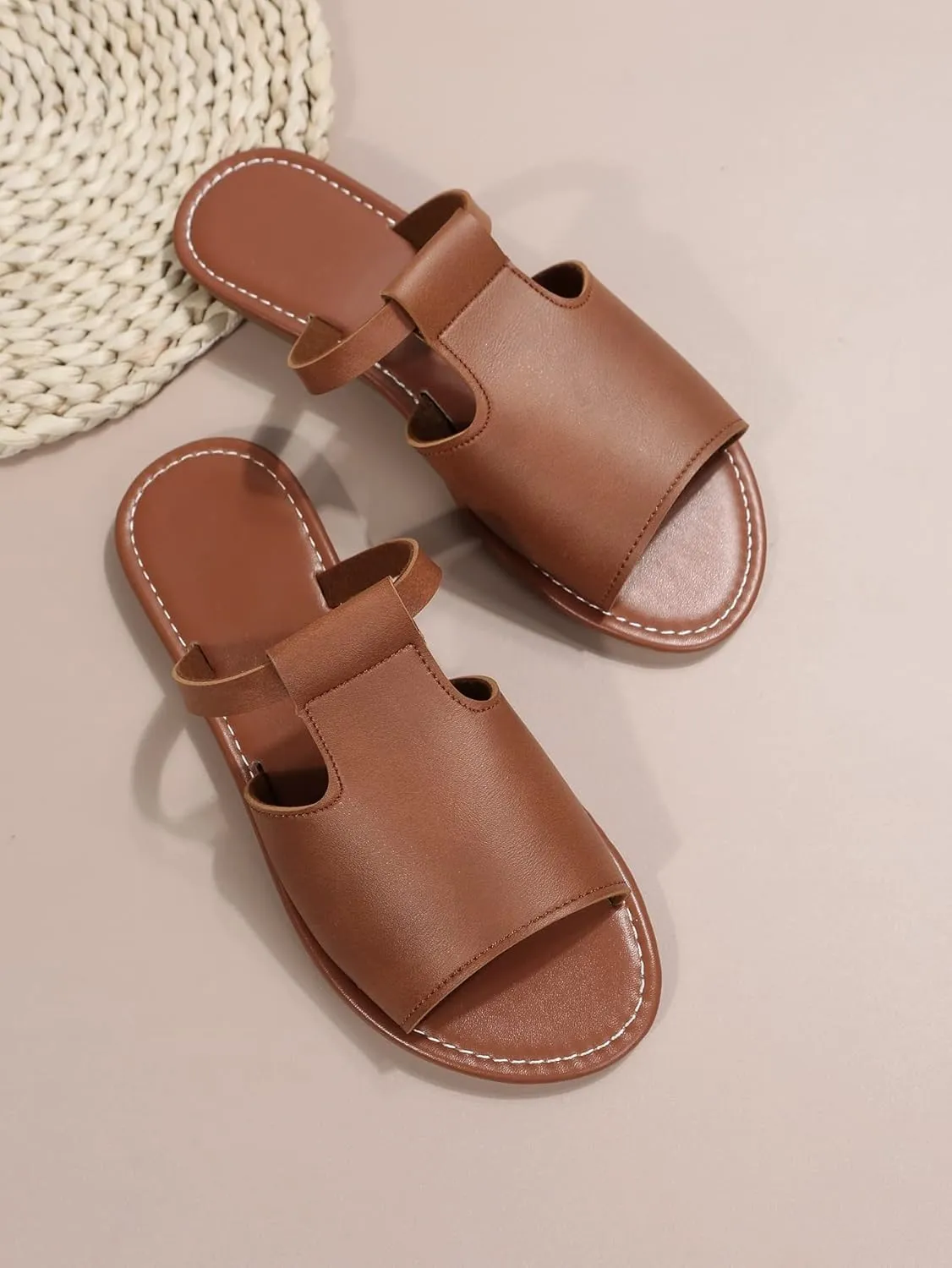 OYOANGLE Women's Cut Out Single Banded Open Toe Flats Sandals Solid Lightweight Outdoor Slides Sandals