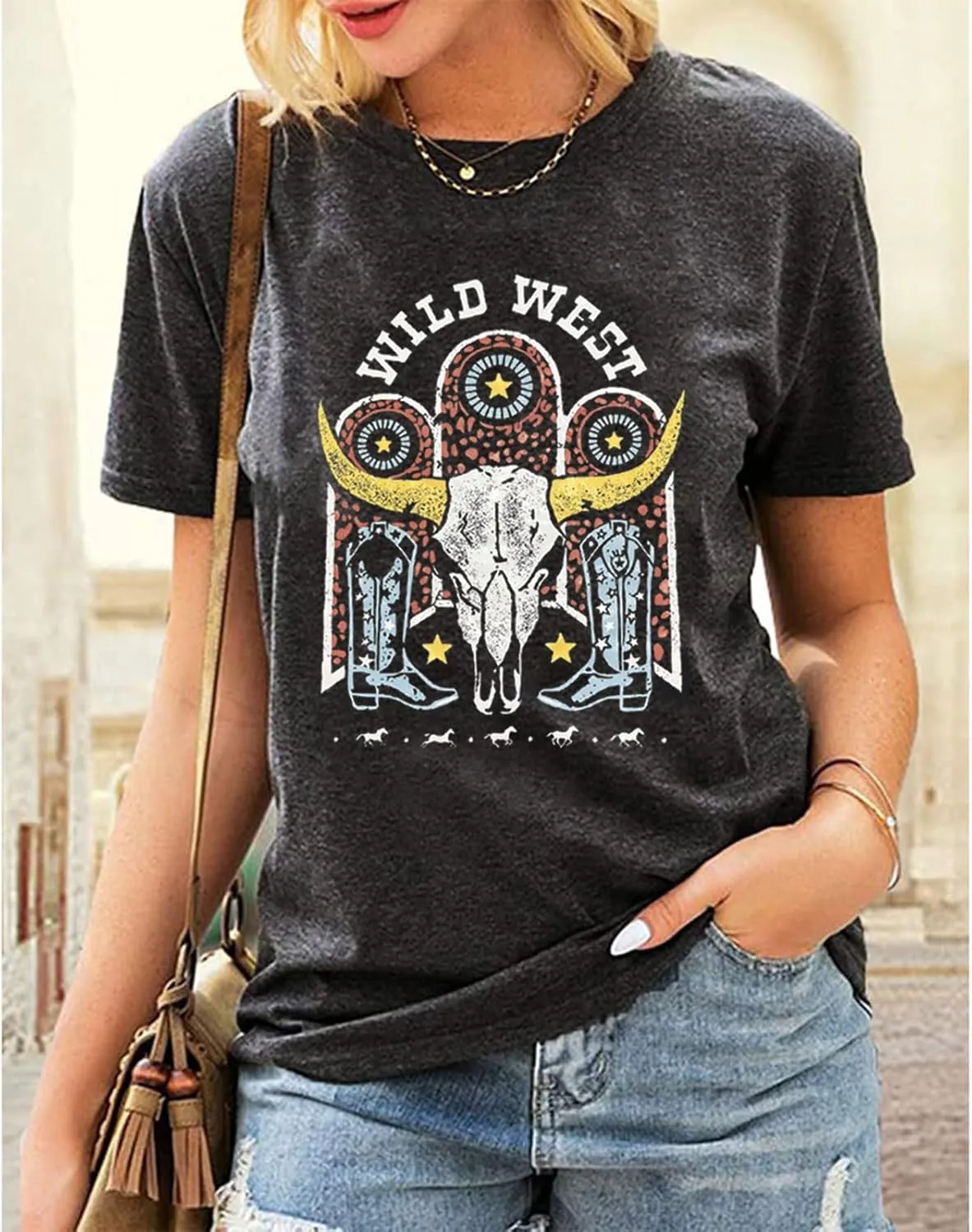 Rock Band T-Shirt Women Country Music Shirt Tops Vintage Graphic Tees Shirts Retro Steer Western Rodeo Tshirt