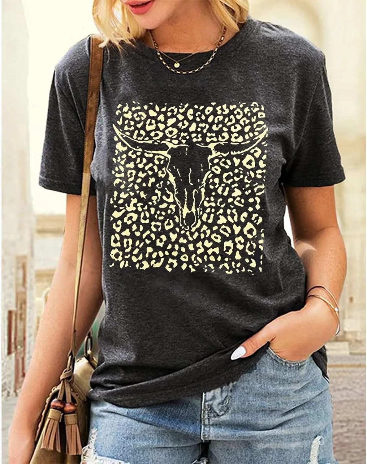 Rock Band T-Shirt Women Country Music Shirt Tops Vintage Graphic Tees Shirts Retro Steer Western Rodeo Tshirt