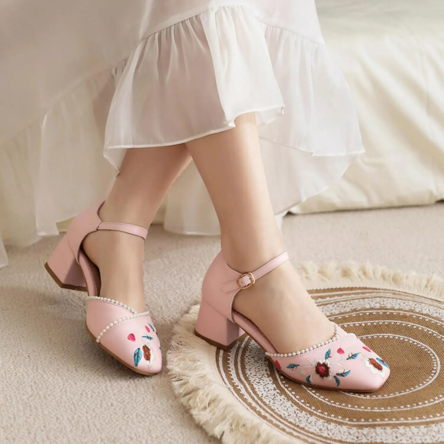 Women's Embroidery Floral Pattern Mary Janes Shoes Square Toe Low Closed Chunky Block Heels Retro Ankle Strap Wedding Party Dress Pumps