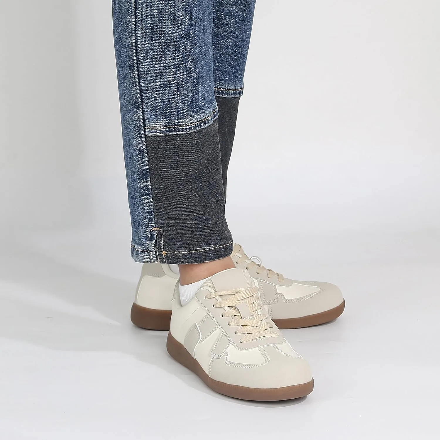 Womens Fashion Sneakers Casual Retro Walking Shoes Comfortable Lace-Up Skate Shoes with Arch Support