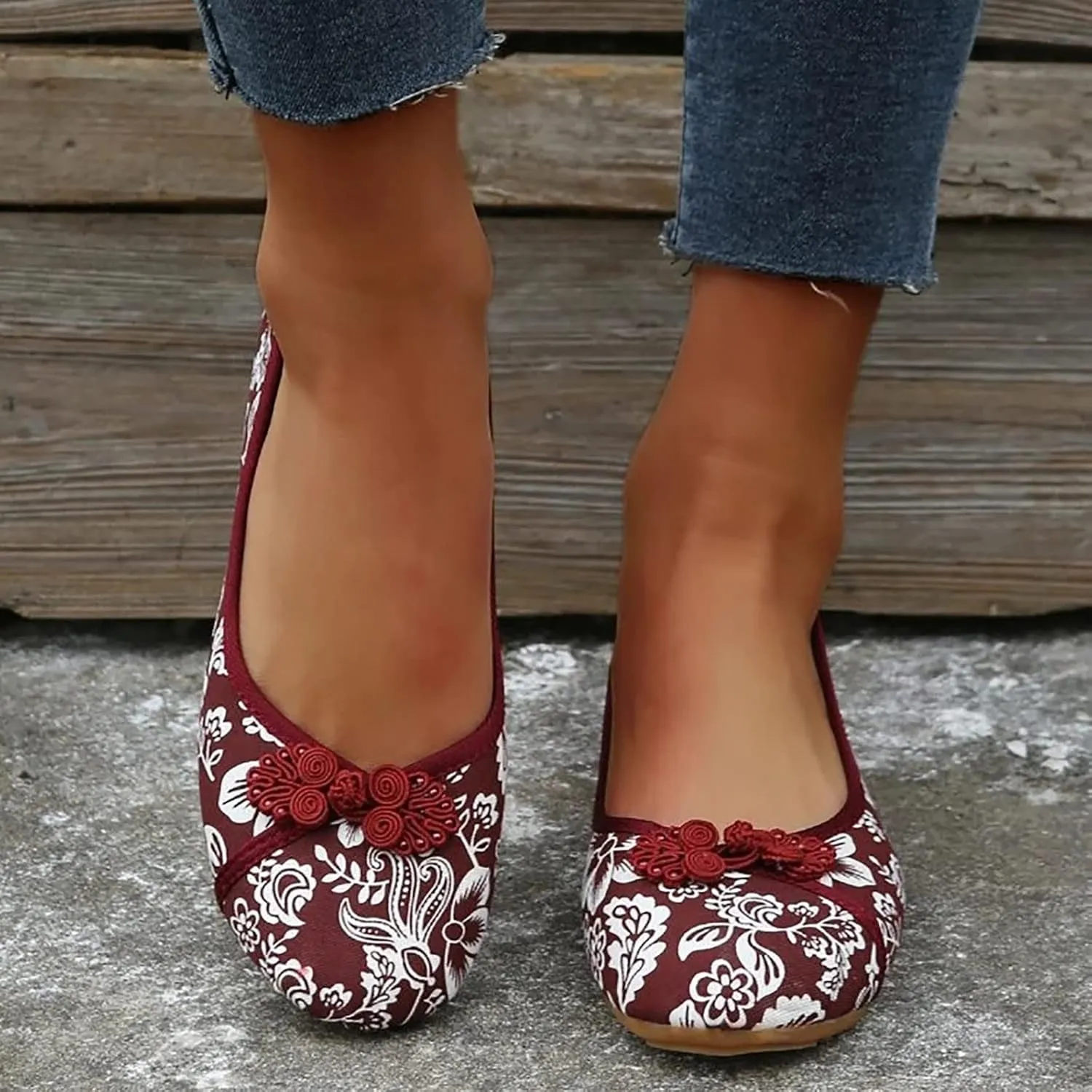 Women's Floral Embroidered Vintange Buckle Flat Shoes Summer Slip On Beach Sandals Round Toe Dress Mary Jane Shoes