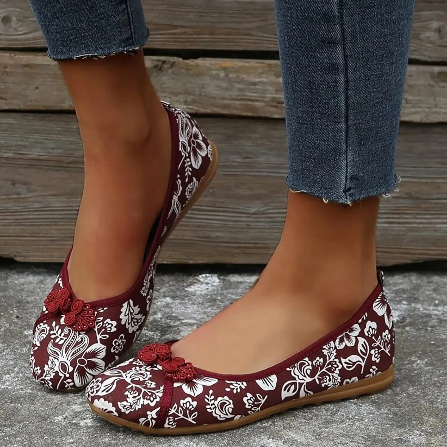 Women's Floral Embroidered Vintange Buckle Flat Shoes Summer Slip On Beach Sandals Round Toe Dress Mary Jane Shoes